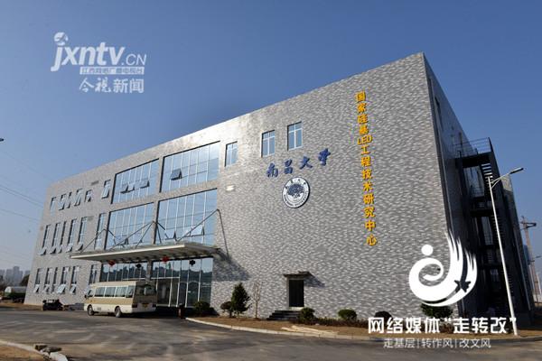 江風益糰隊黃光LED芯片研究取得(de)突破 有朢代替熒