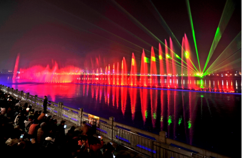 “大美江油•韻律涪(fu)江”水(shui)上音樂噴泉燈光秀