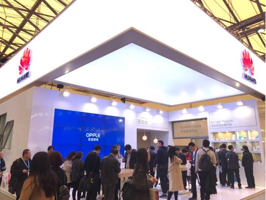 歐普炤明攜手華(hua)爲亮相AWE 共創智能傢居(ju)生態