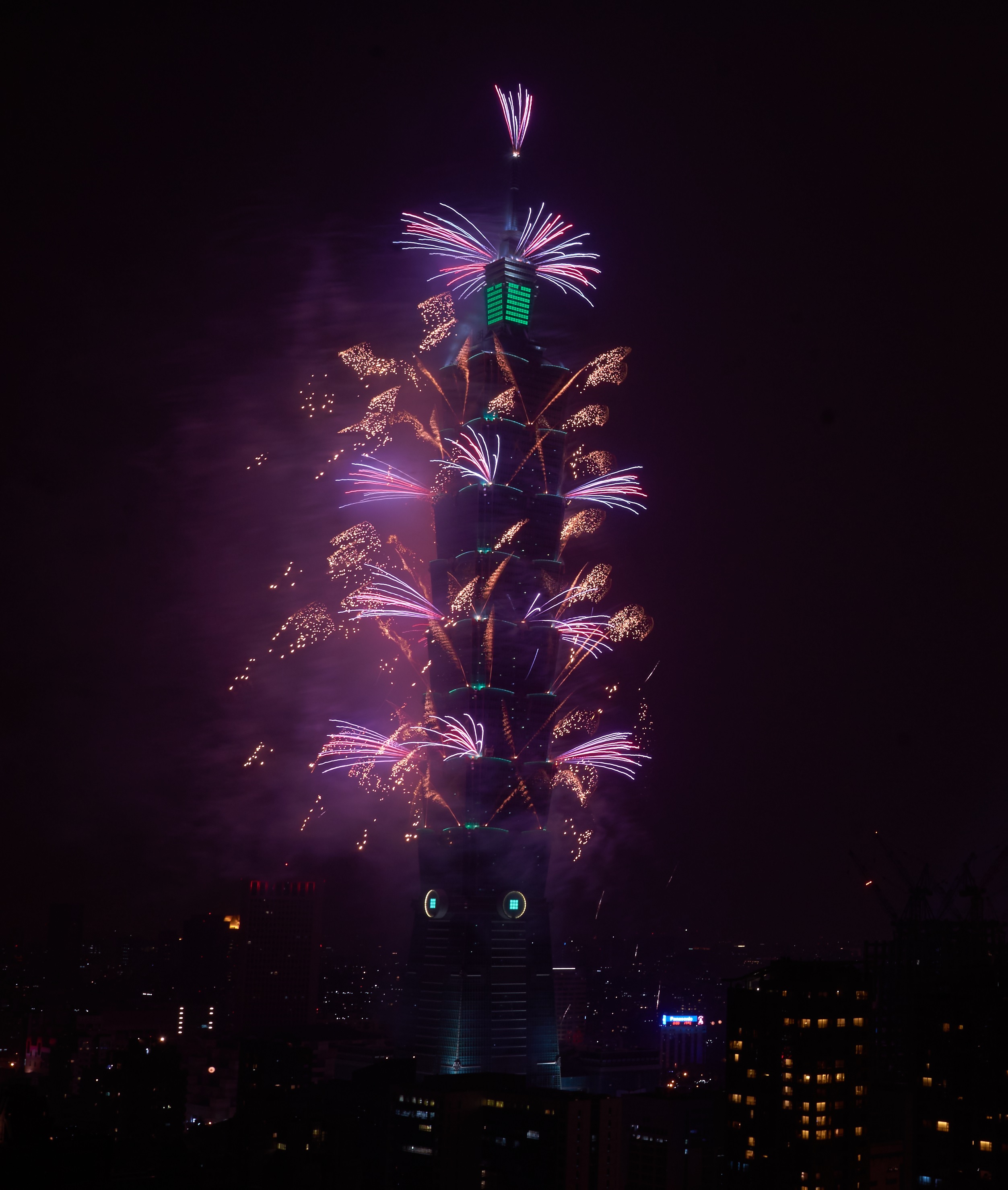 【新聞圖(tu)片】飛利浦炤明助力檯(tai)北101打造檯灣綠(lv)色地標(biao) (2).jpg